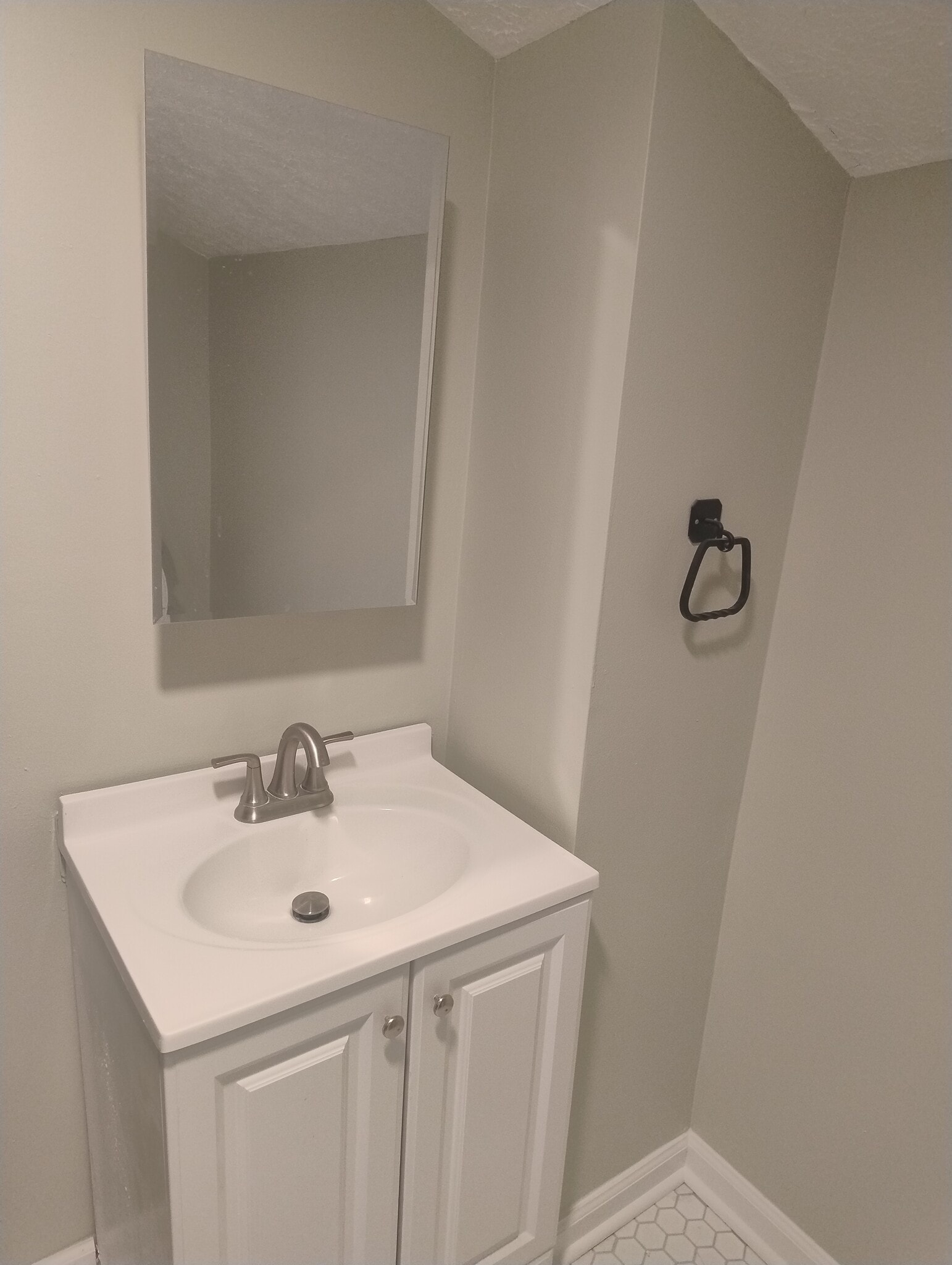 Building Photo - 121 Robinhood Cir
