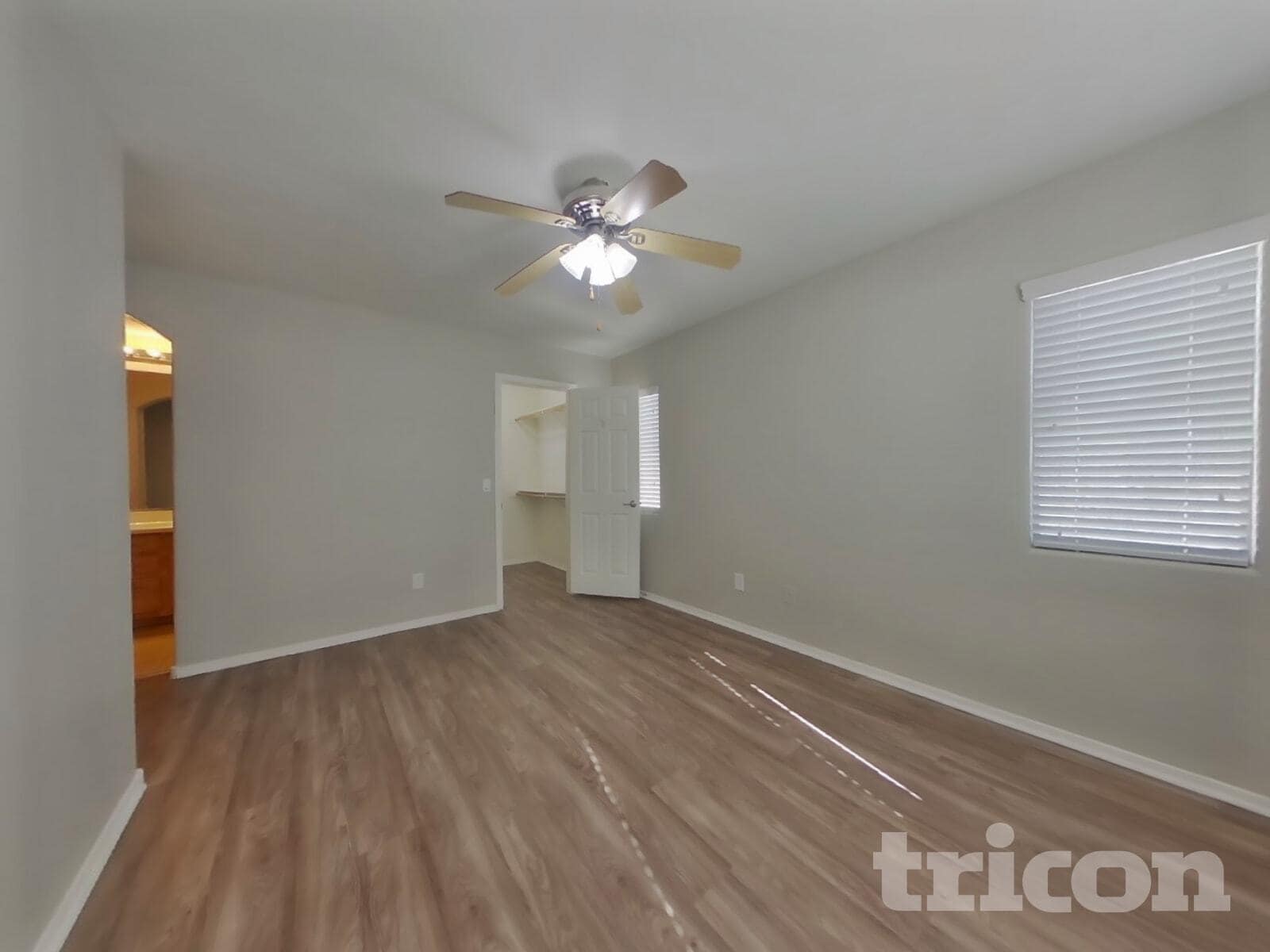 Building Photo - 10268 W Sands Dr