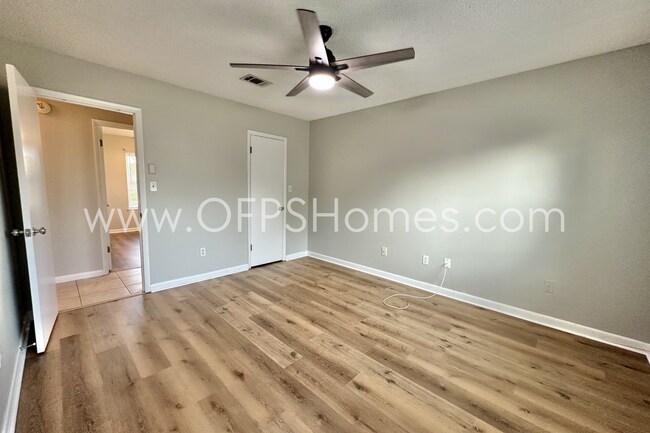 Building Photo - Move-in Special w/ Signed Lease by April 15