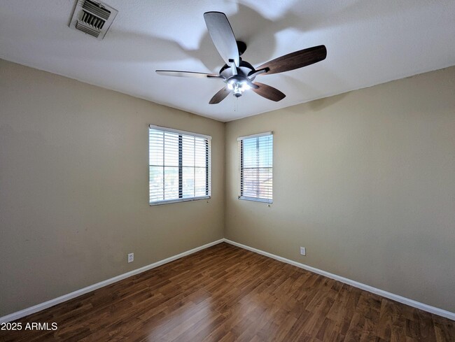 Building Photo - 8861 W Paradise Dr