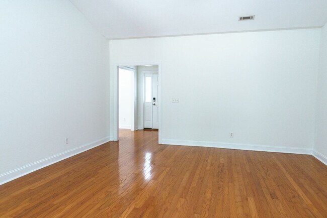Building Photo - 49 Thomas Sumter St