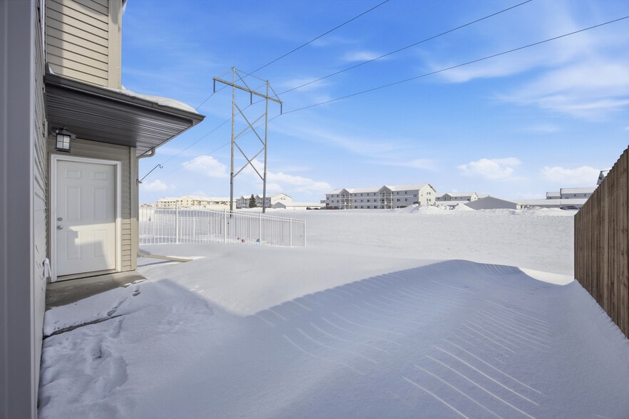 Building Photo - 4304 Estate Dr S