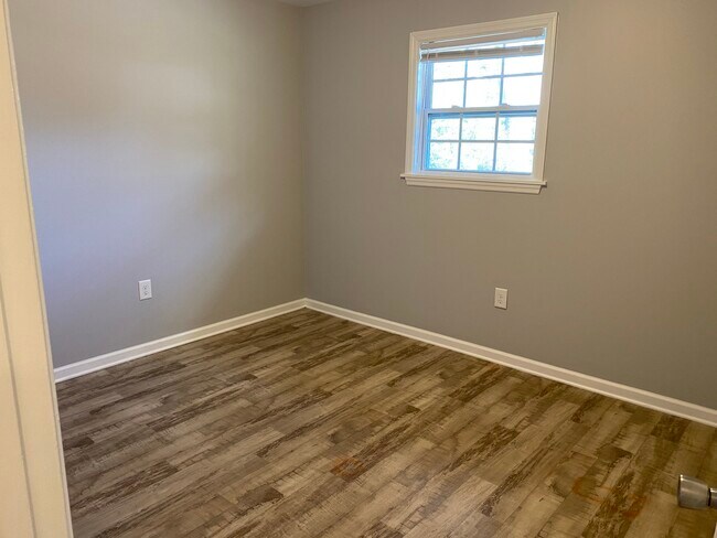 Building Photo - 3963 W Montague Ave