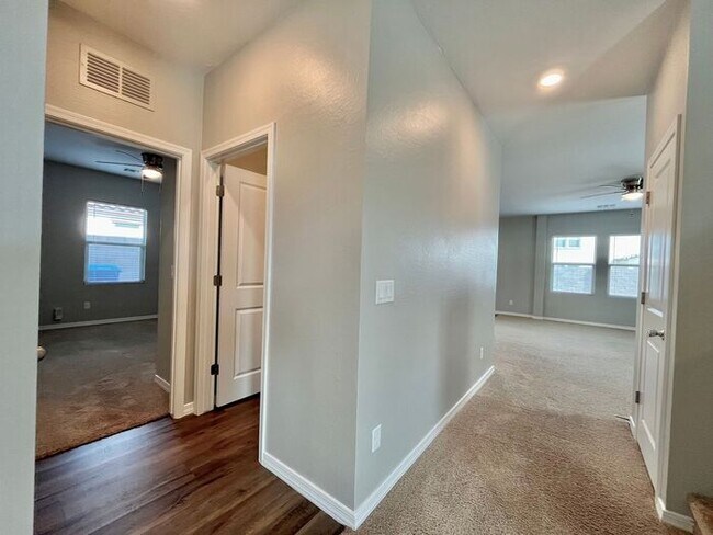 Building Photo - Home in Litchfield Park at Canyon Views! 5bd 3ba! Mountain Views!