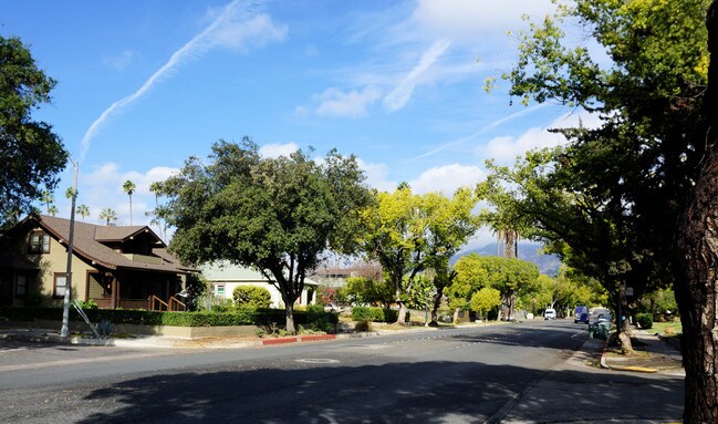Building Photo - 1726 N Los Robles Ave
