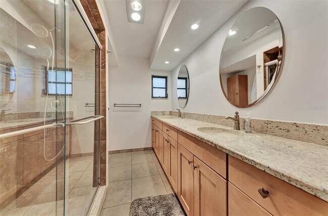 Building Photo - 5651 Golf Pointe Dr