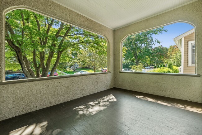 Building Photo - 132 Midland Ave