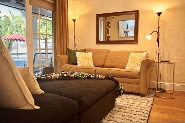 Building Photo - 409 35th St