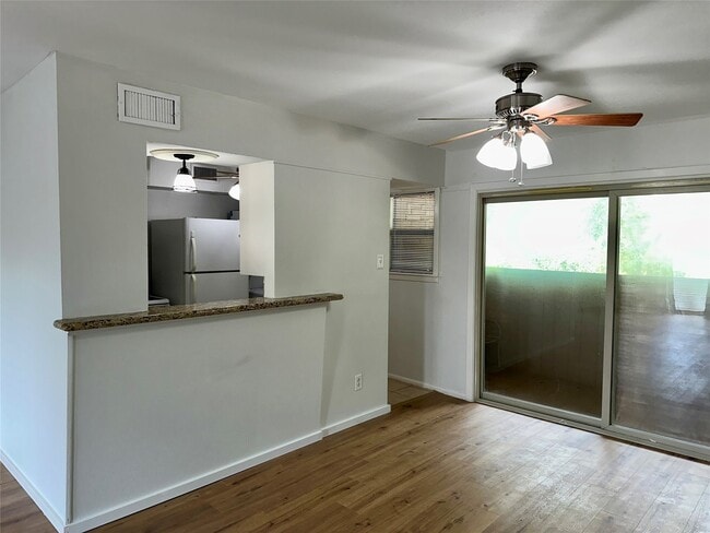 Building Photo - 3809 N Braeswood Blvd