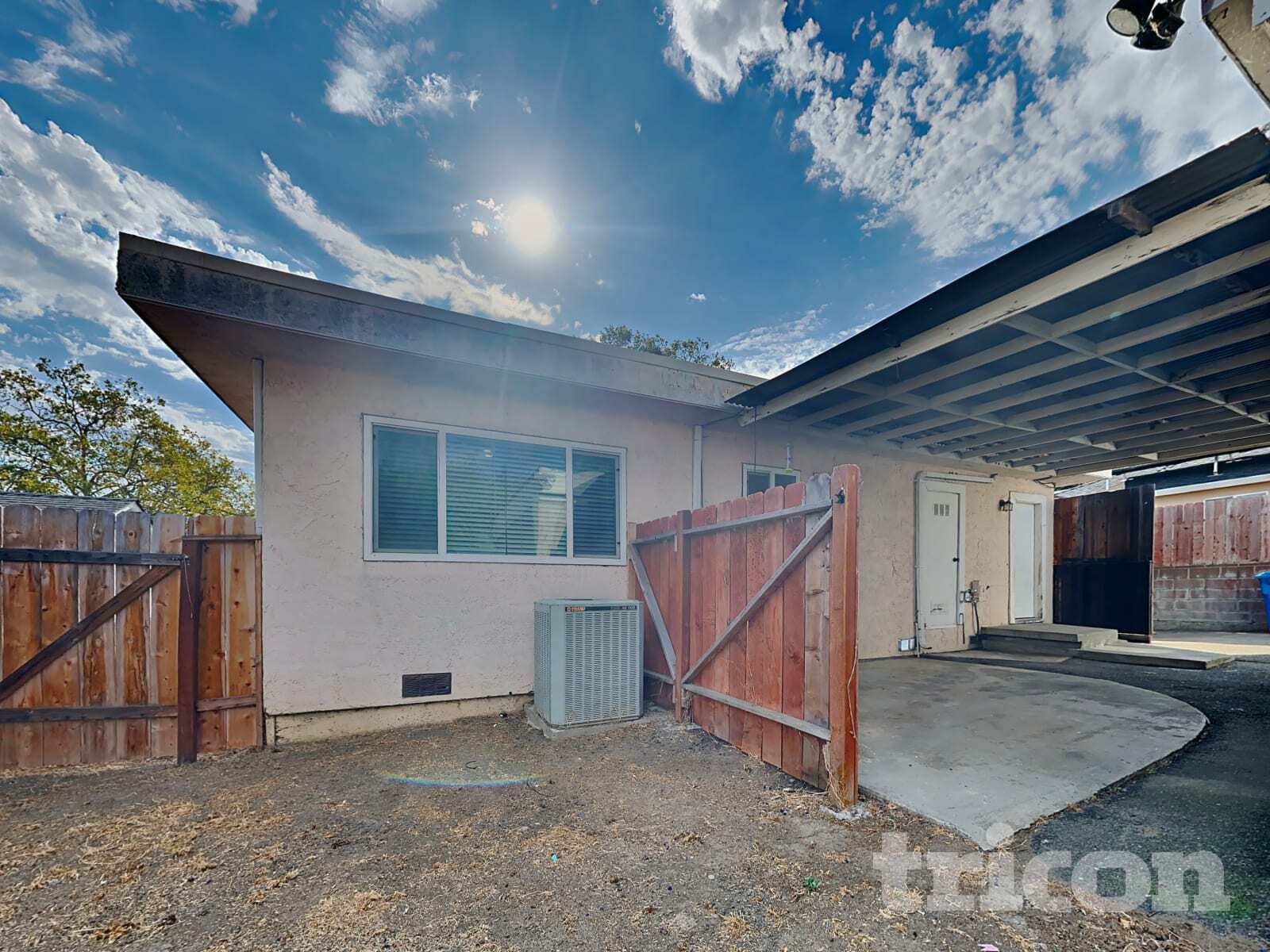 Building Photo - 573 Laurel St