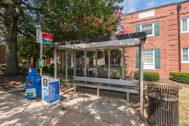 Metro Bus Stop - 1829 Wilson Blvd