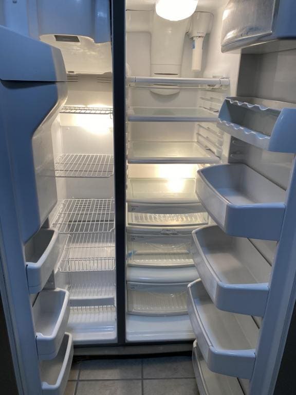 Building Photo - 618 Robinson Dr