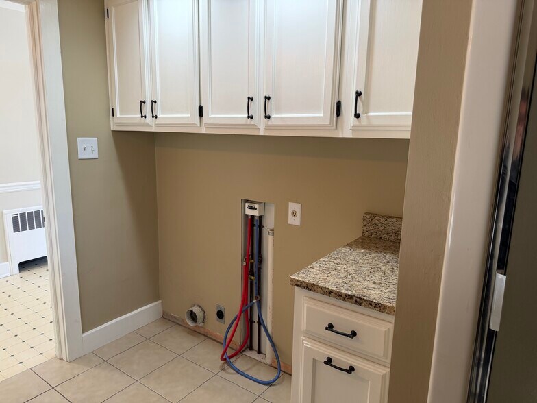 Building Photo - 106 Abbottstown St