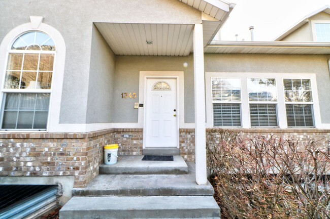 Primary Photo - 3 Bedroom 2.5 Bathroom Apartment in Provo!