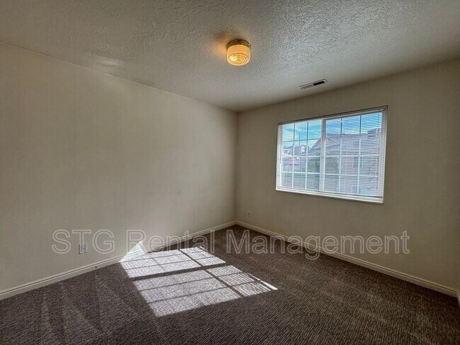 Building Photo - 154 E 100 N