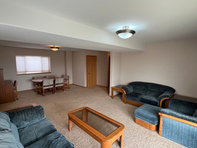 Building Photo - 4 Bedroom, 3 Bathroom Home for Rent