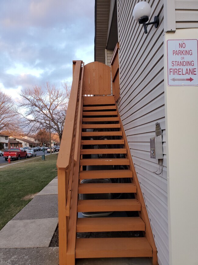 Stairs to front door - 8501 Inyo Ct