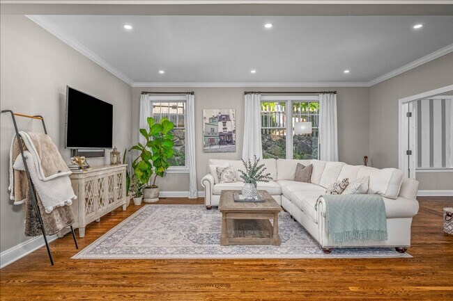 Building Photo - Beautifully Renovated 4 Bedroom 2.5 Bathroom Colonial