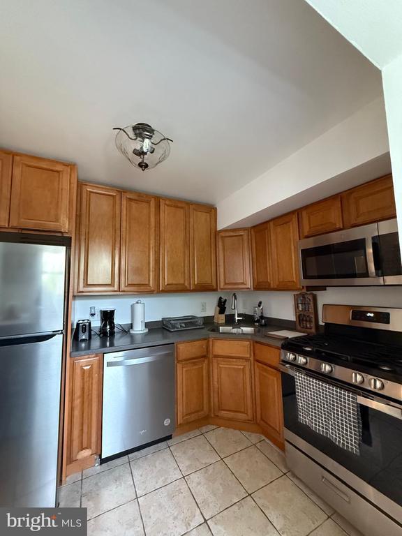 Building Photo - 5934 Mayflower Ct
