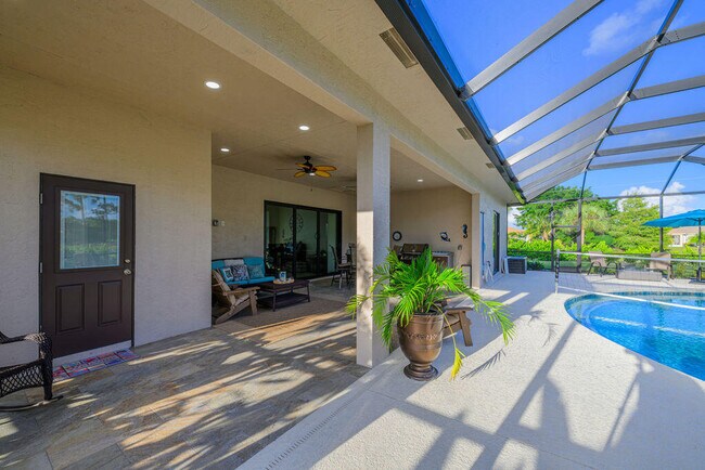 Building Photo - 1155 SW Bent Pine Cove