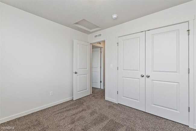 Building Photo - 3 br, 2 bath Duplex - 40 S Drifter Loop