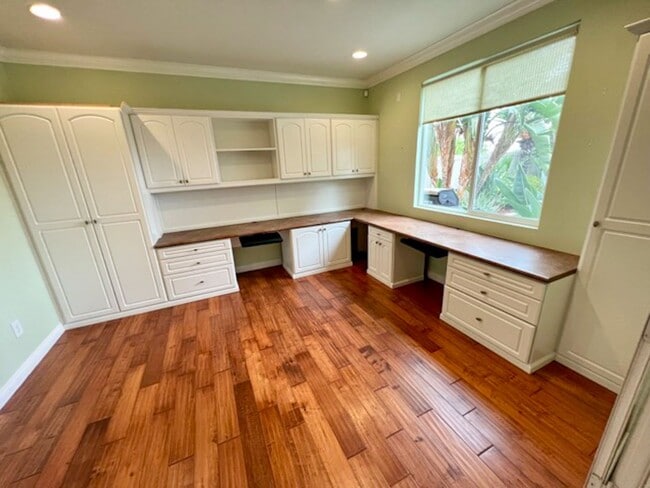 Building Photo - Beautiful Corona Pool Home with 4 bedroom ...