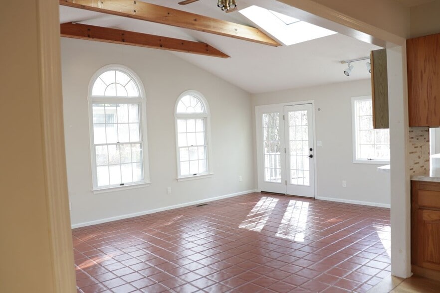 Building Photo - 35 Highpoint Rd