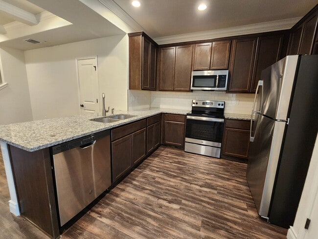 Building Photo - 3/2.5/1.5 Fourplex with Granite Countertops, 9ft Ceilings, Fridge, Washer, Dryer / NBISD