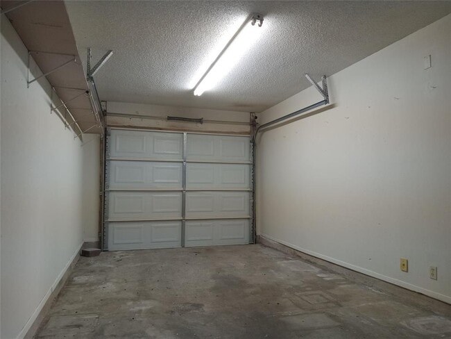 Building Photo - 12900 Hymeadow Dr