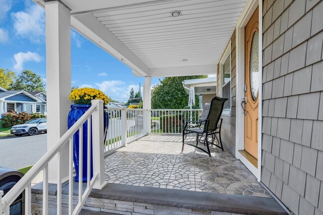 Building Photo - 35 Lipman Pl