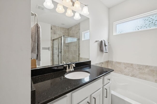 Building Photo - 1719 Biscayne Dr