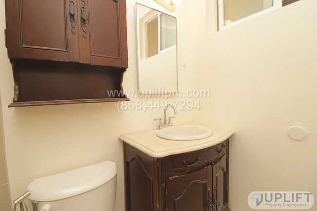 Building Photo - 3-Bedroom, 2-Bathroom w/ Garage + Washer/D...