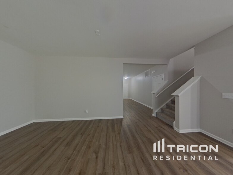 Building Photo - 11035 Elven Dr