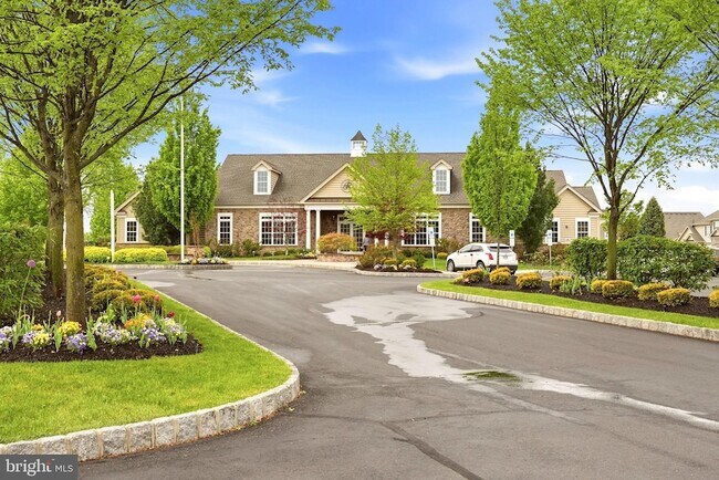 Building Photo - 1190 Webb Dr