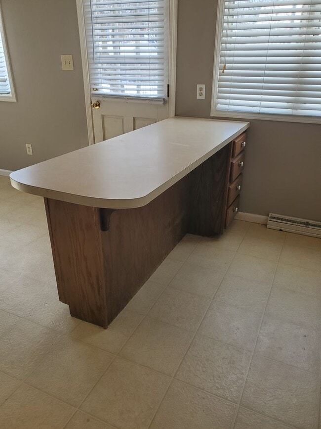 Building Photo - Gorgeous home near Westboro park.