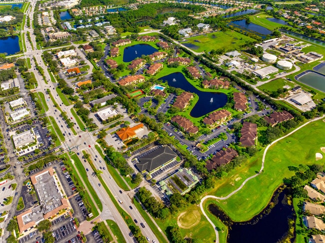 Building Photo - 301 SW Palm Dr