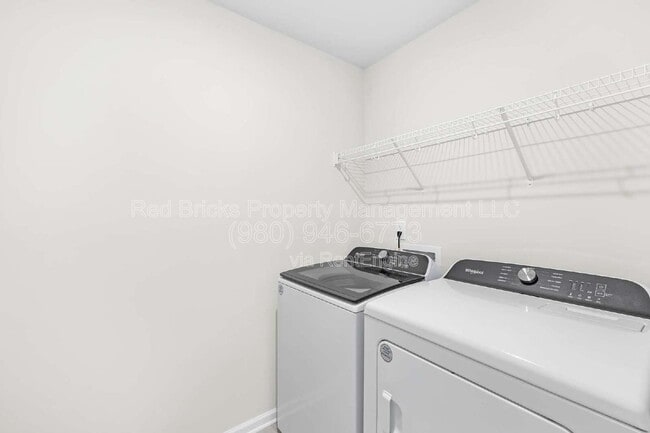 Building Photo - 2220 Belterra Dr