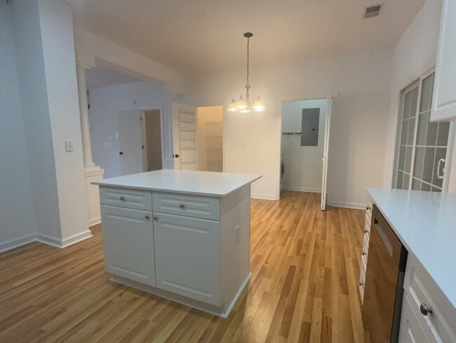 Building Photo - 1544 Oxborough Cir