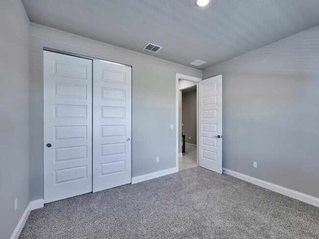Building Photo - 8960 Dahlia Cir
