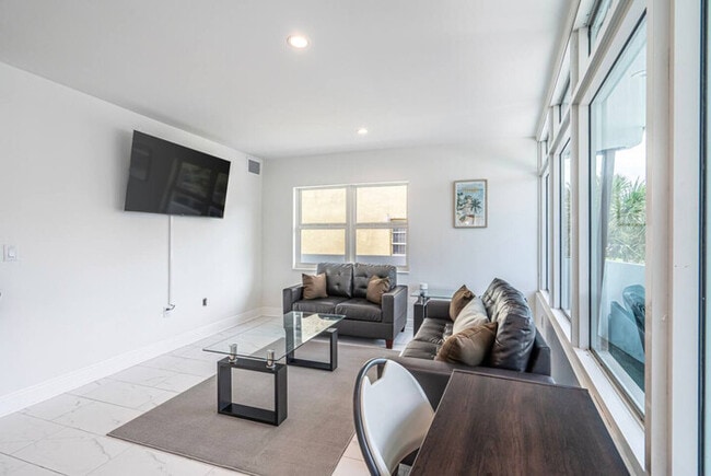 Building Photo - Beachfront Bloo's -2 Units-Ocean View Balc...