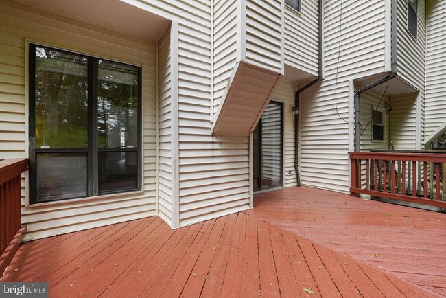 Building Photo - 6633 Westbury Oaks Ct