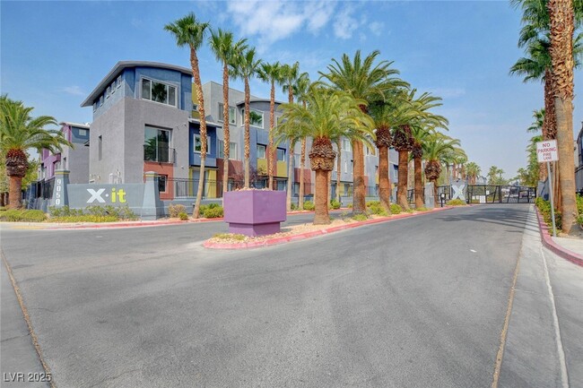 Building Photo - 9050 W Tropicana Ave
