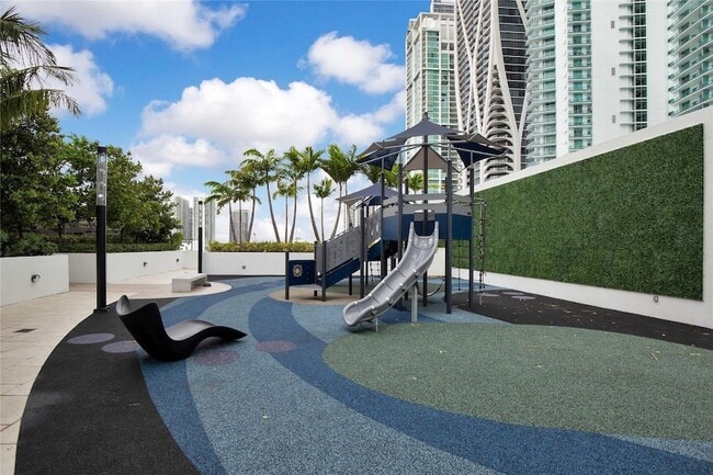 Building Photo - 851 NE 1st Ave