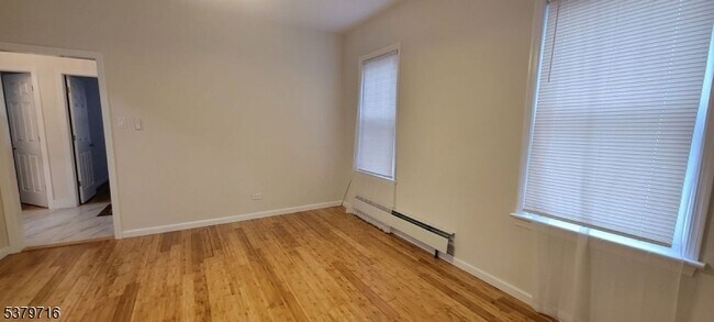 Building Photo - 403 Abington Ave