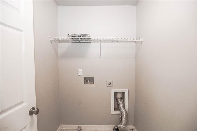 Building Photo - 2388 Fairlie Dr