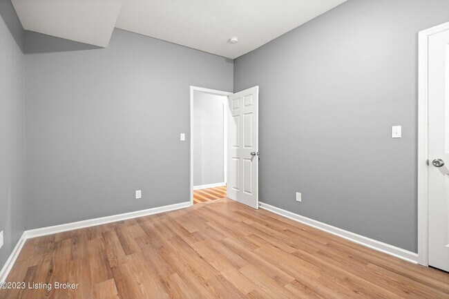Building Photo - 949 S 7th St