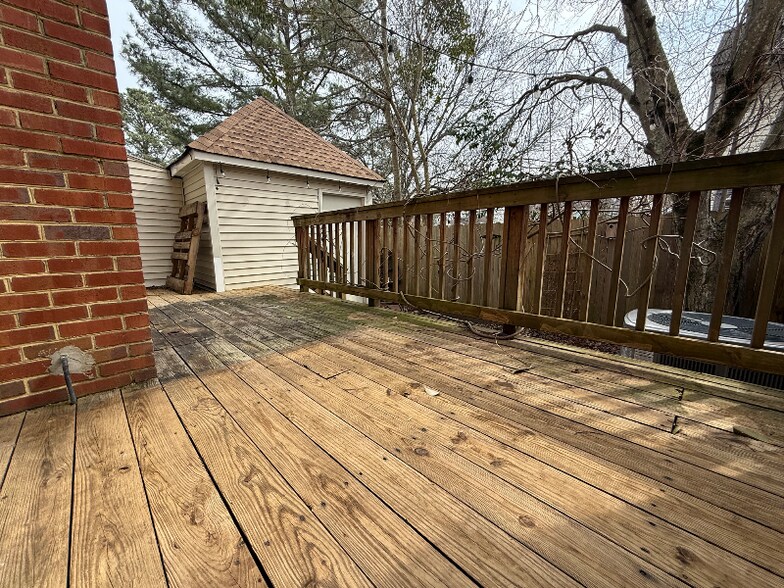 Building Photo - 658 Lord Dunmore Dr