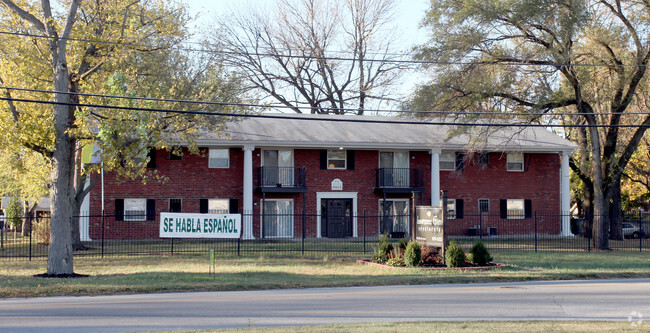 Building Photo - Lawrence Glen