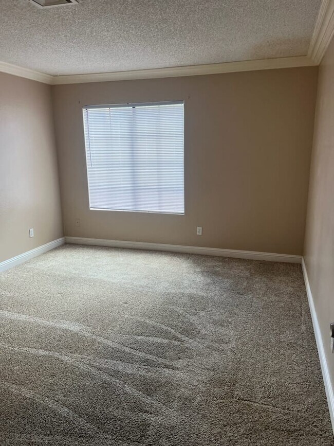 Building Photo - 4860 Nara Vista Way