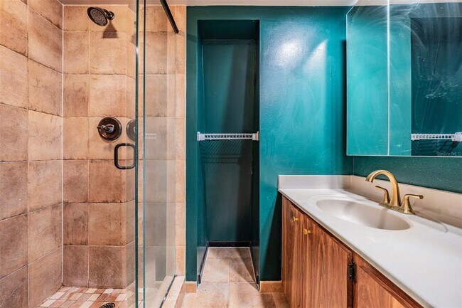 Building Photo - 2710 4th Ct